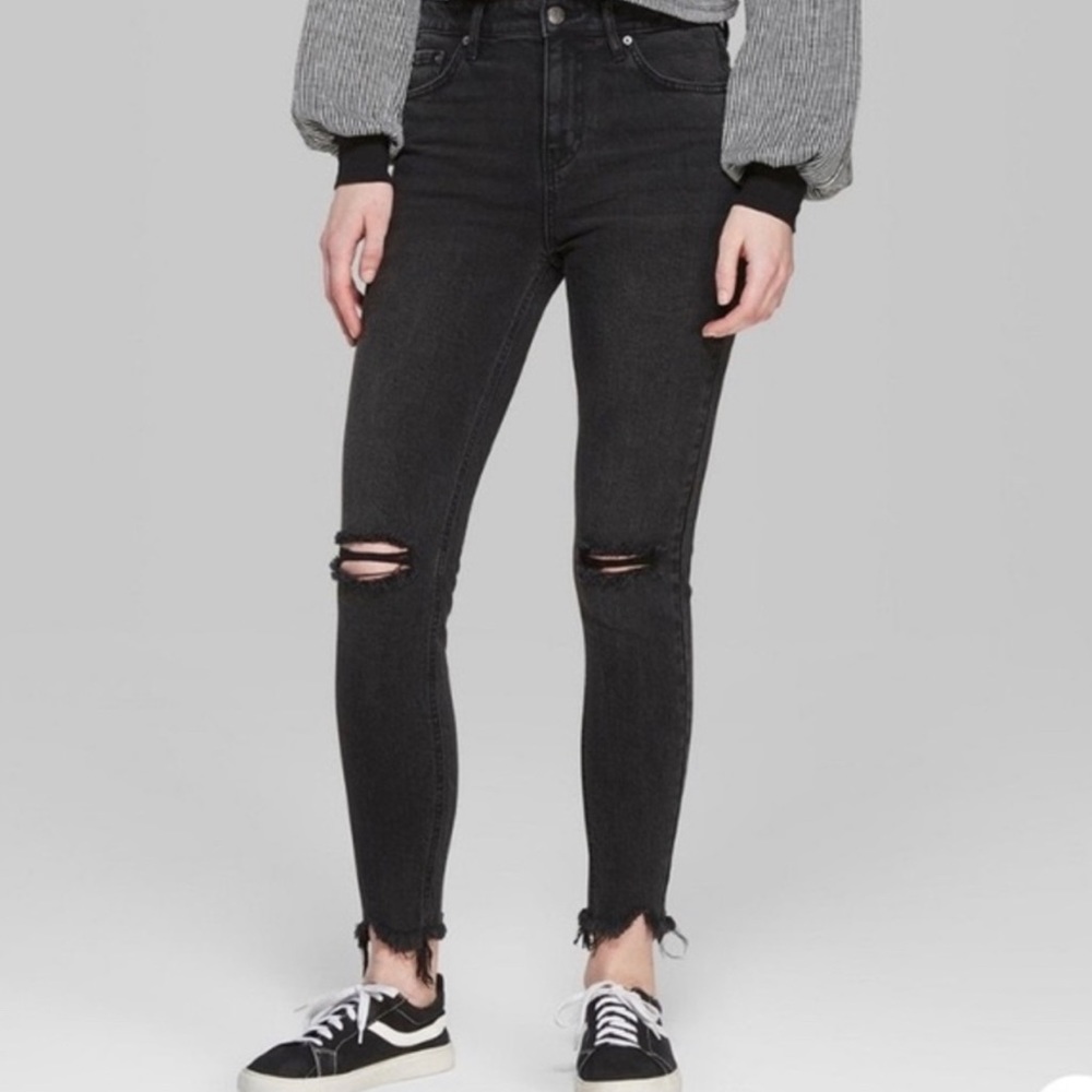 Wild Fable Frayed Ankle Hem High Rise Distressed Jeans in Black Size 6